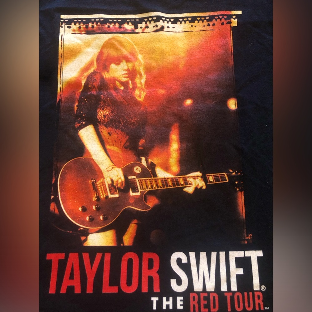 Taylor Swift, concert t-shirt. The Red Tour.